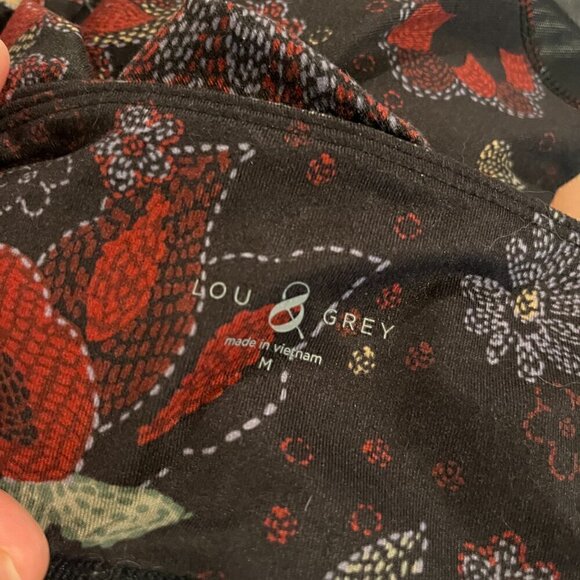 Lou & Grey floral patterned athletic crops - Picture 4 of 5